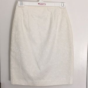 ANN TAYLOR WHITE A-LINED SKIRT